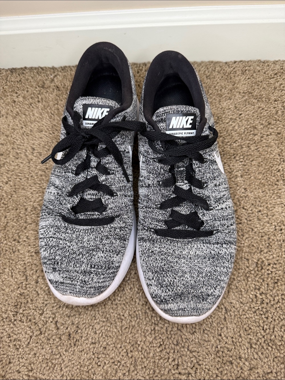 Nike | LunarEpic Flyknit Oreo Running Shoes | 8.5